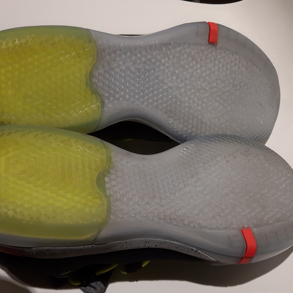 Kobe Bryant Nike Chaos sneakers - Picture 8 of 8